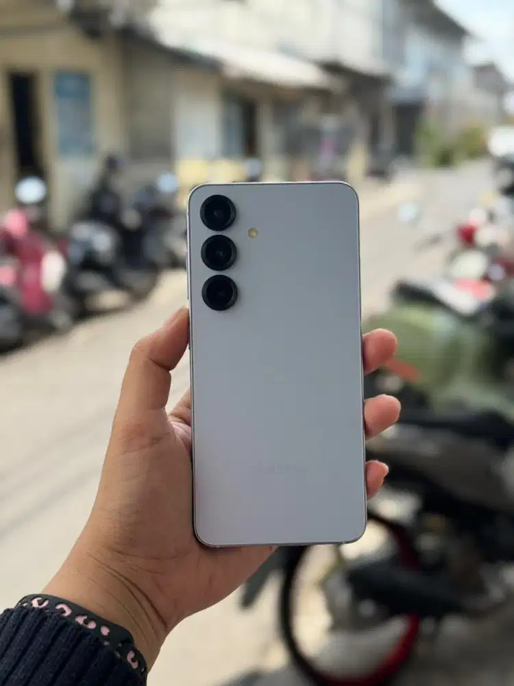 Samsung S25 12/256GB Sein Pemakaian Belum ada sebulan