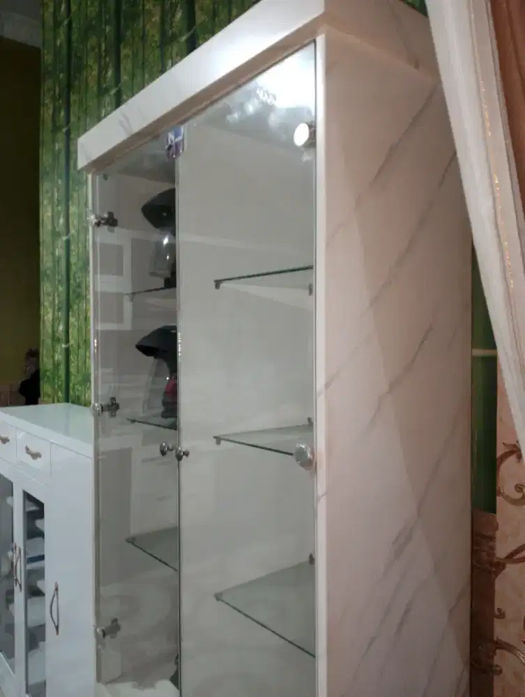 Lemari Hias Buffet Pakaian Sepatu Helm