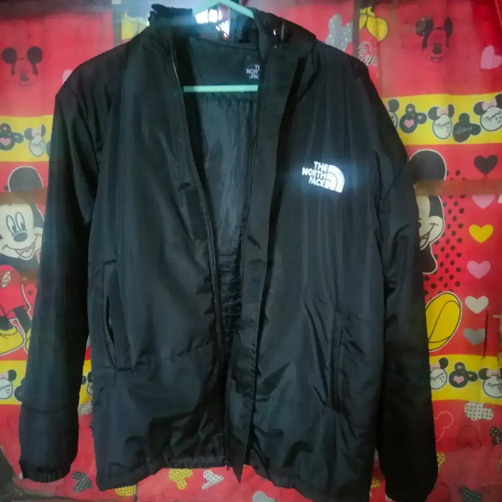 Jaket tebal hitam