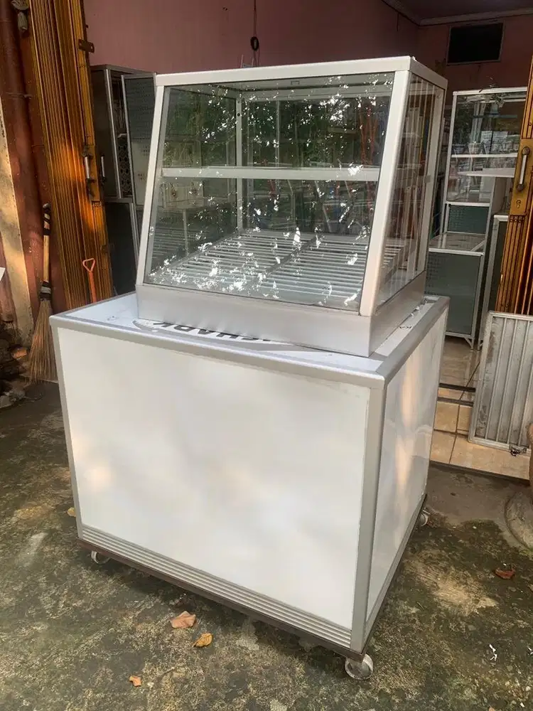 Meja dan etalase ayam 1 set bekas