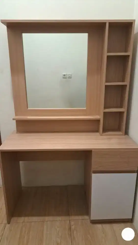Meja Rias Minimalis