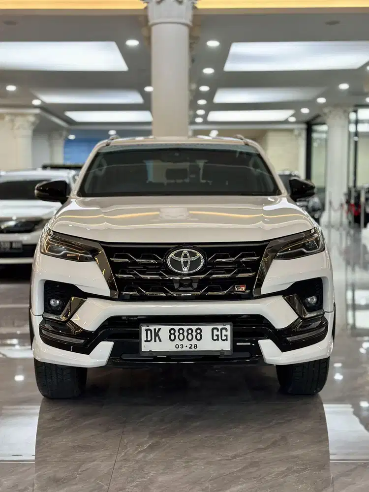 FORTUNER VRZ 2.8 GR SPORT AT ASLI BALI PUTIH