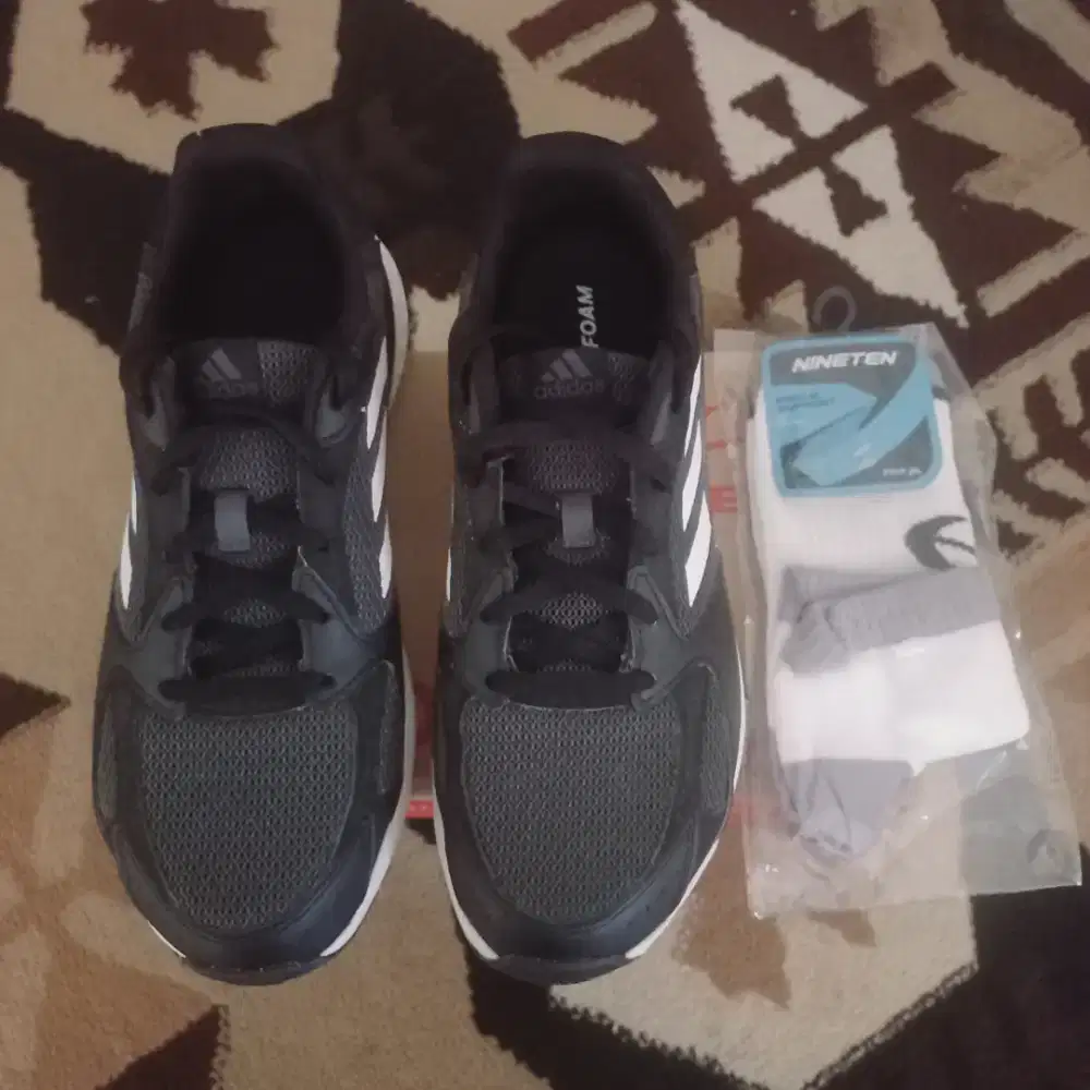 Sepatu Pria ADIDAS RESPONS RUNNER FY9580