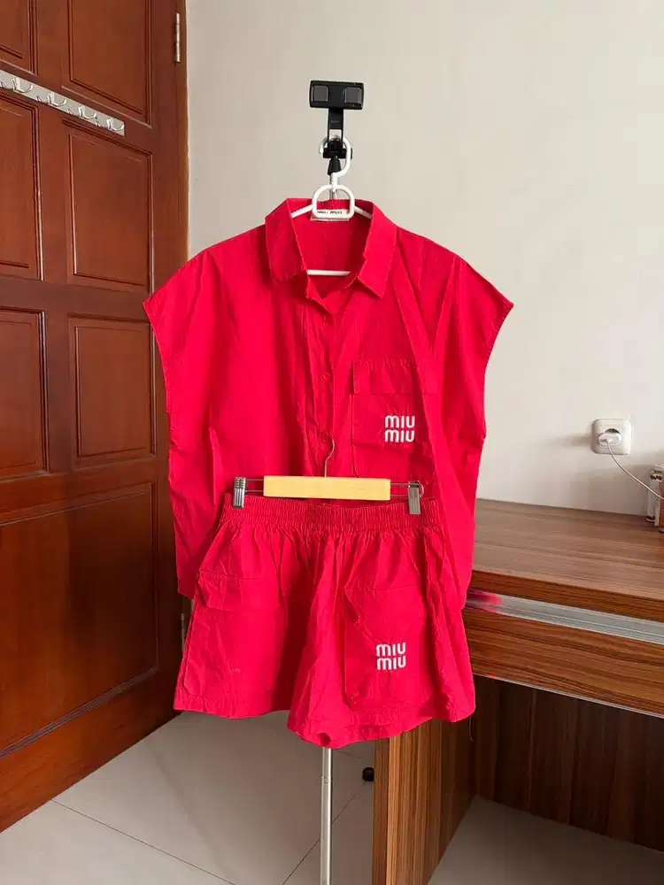 MiuMiu (fashion) One Set Merah
