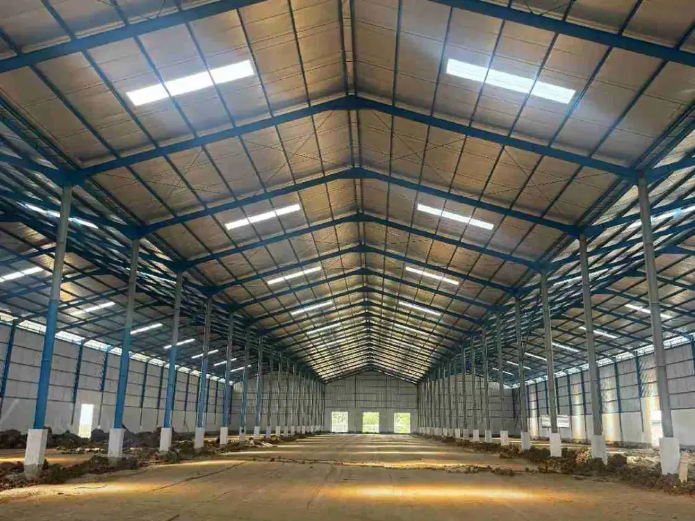 Disewakan Gudang di Cikarang 
Luas tanah : 15.756
Luas bangunan : 9.936
Luas parkiran depan : 32 x 68
Jalan belakang : 14 x 68
Jalan samping : 6 m
Loding doknya pintu depan ada brp : 4 pintu
Loading dock pintu belakang : 3 pintu
Listrik : 
Air nya : PDAM