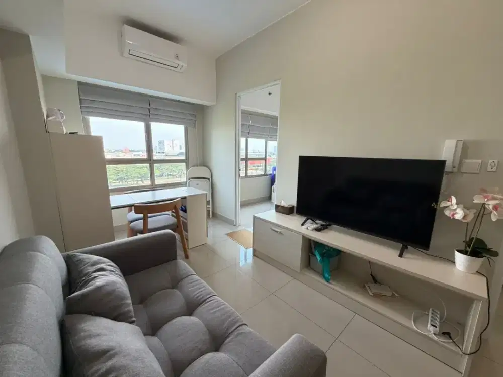 FREESIA Springlake Summarecon Bekasi 2BR Siap Huni hadap MAL dan POOL SEBELAH BINUS Univ, AL azhar, BPK Penabur, Harga Nego