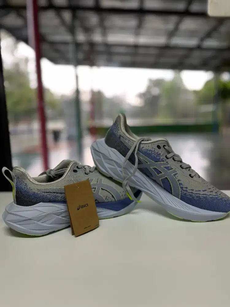 Sepatu asics novablast 1 : 1