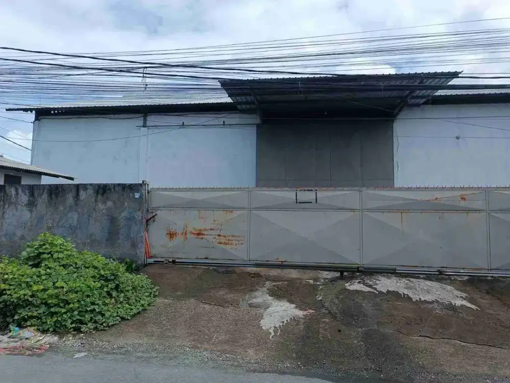 Gudang akses tronton Pura Demak Denpasar Bali