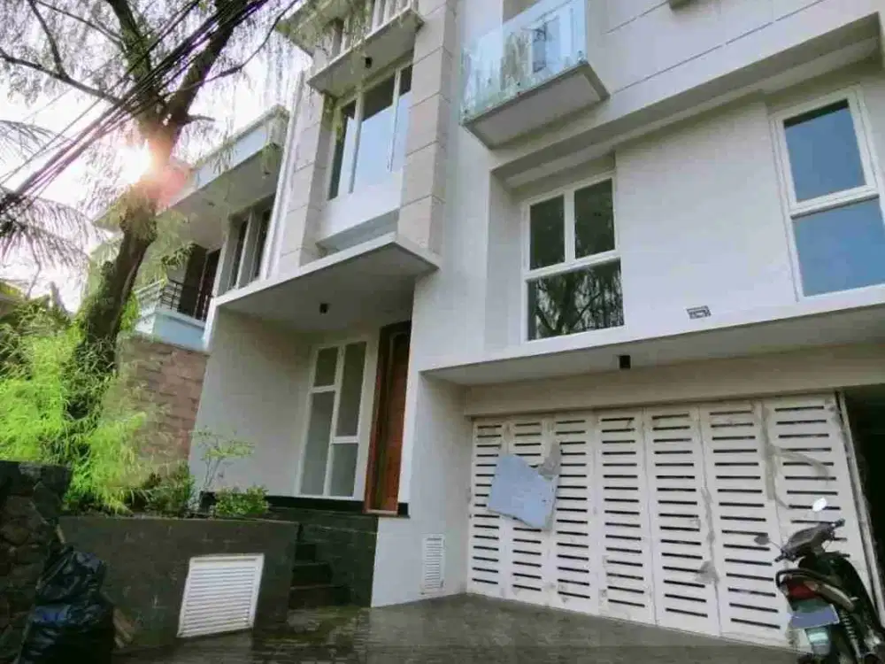FOR SALE! Hunian Eksklusif Rumah 3 Lantai Mayestik Gandaria Siap Huni