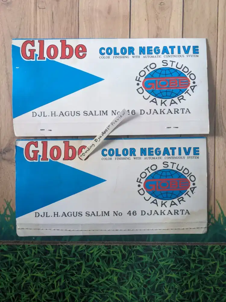 Dua amplop negatif asli globe studio Djakarta 1973