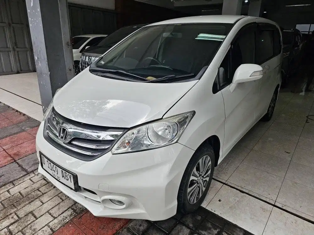 Honda Freed 1.5 PSD double blower at 2014 putih, km 87rb,service honda