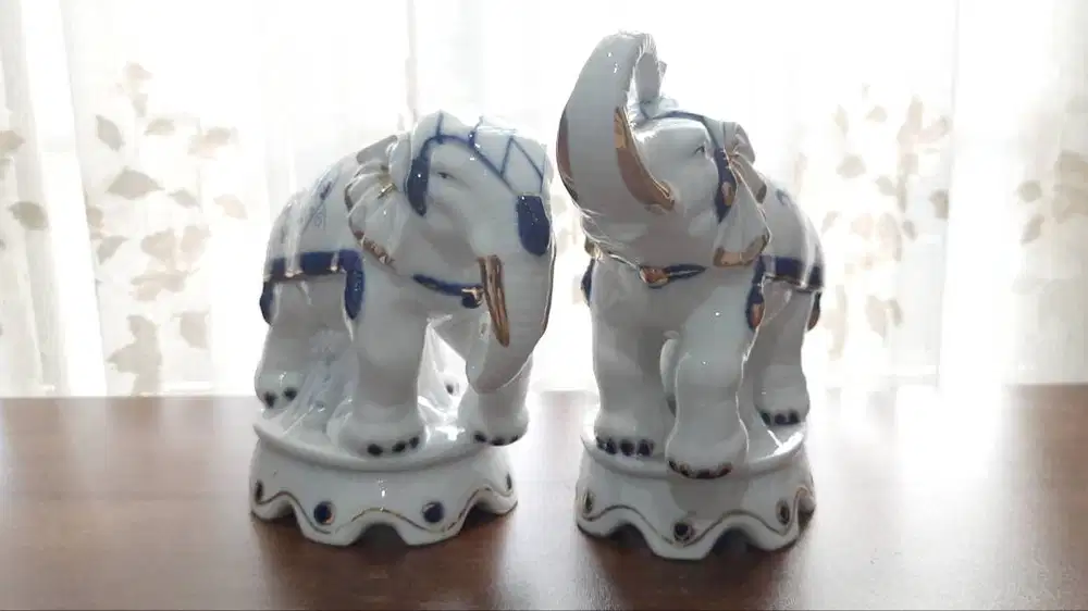 Pajangan Vintage Seymour Mann Porcelain Elephant Blue Onion Design