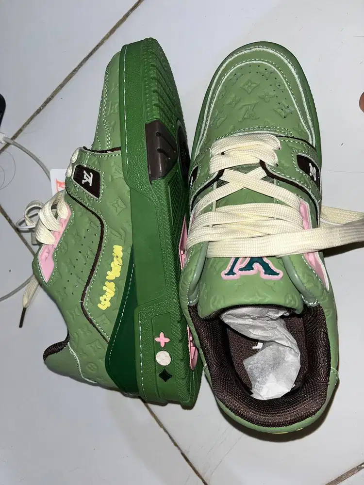 sepatu perempuan kondisi baru ukuran 37