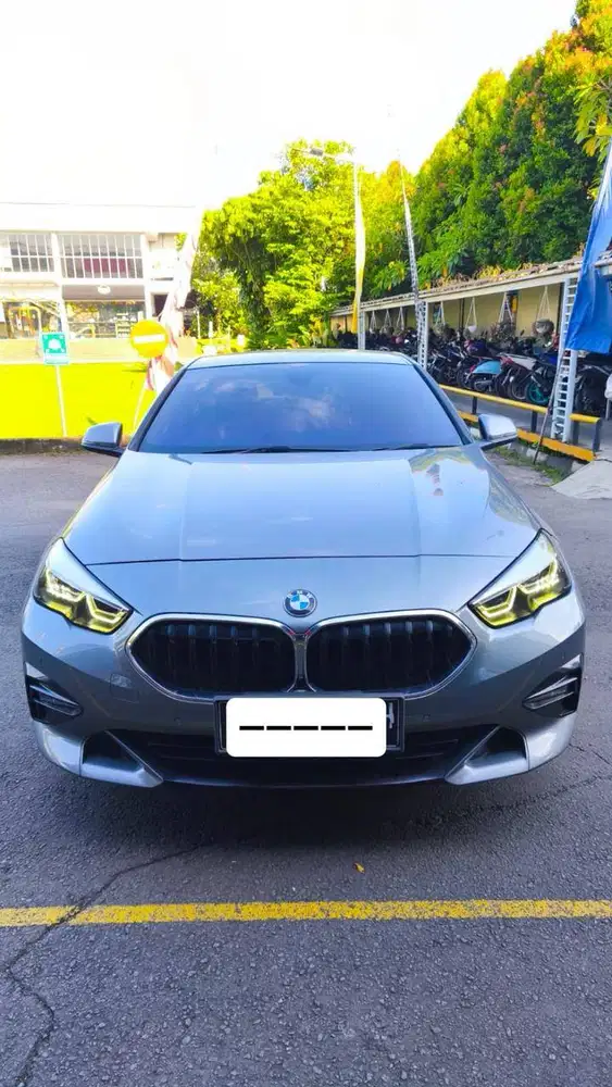 BMW 218i Grancoupe 2022 - Abu-Abu Metalik | Kondisi Seperti Baru!