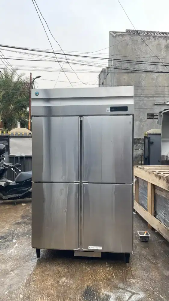 Hoshizaki Upright Chiller 4 Door