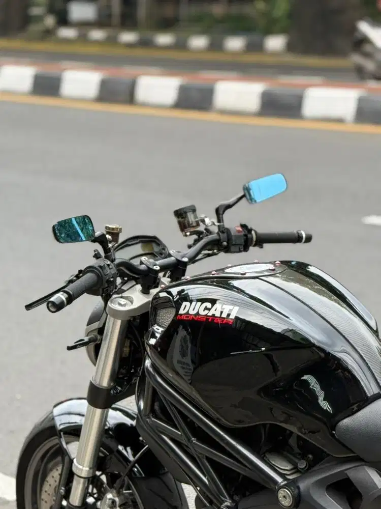 Ducati Monster 696 Black