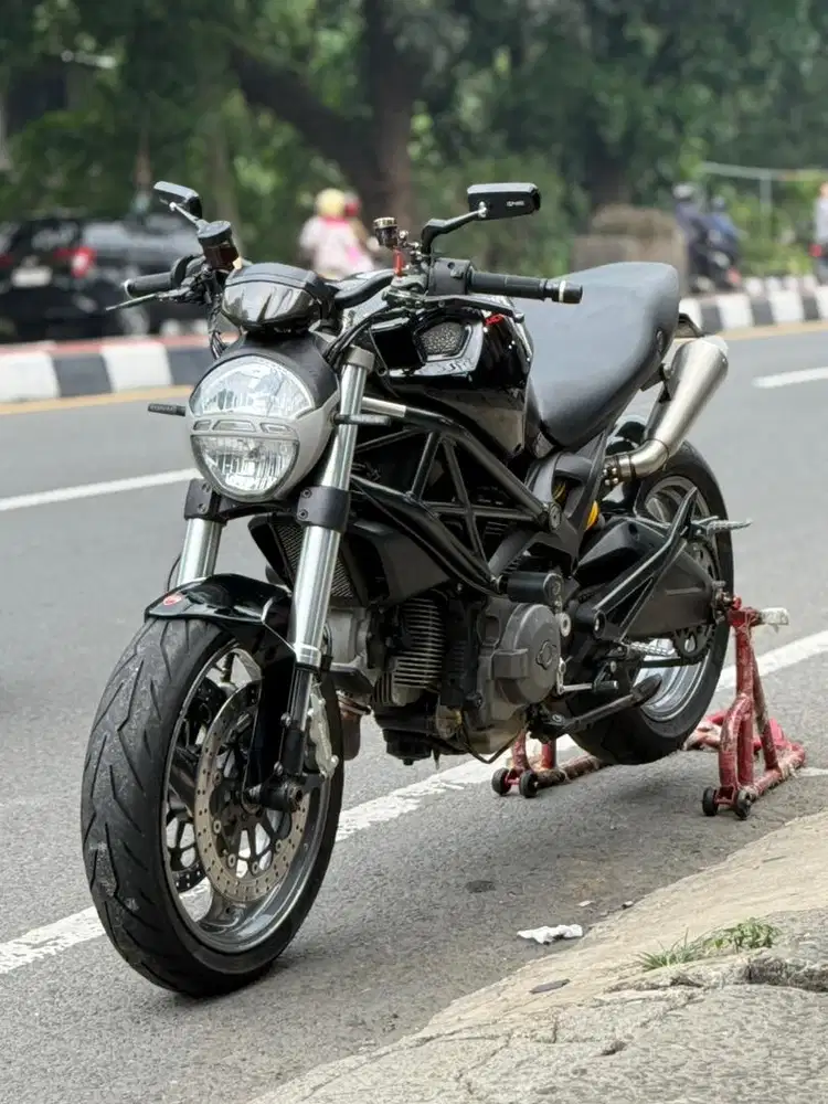 Ducati Monster 696 Black