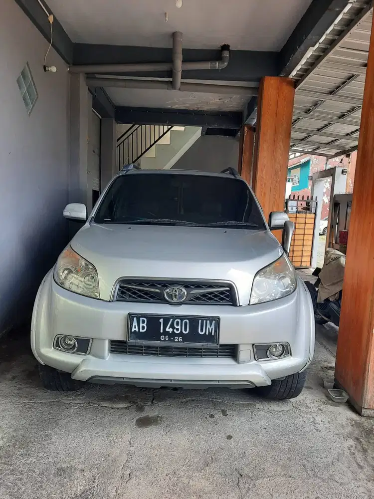 Toyota rush manual tipe g 2010 pemakaian pribadi mulus