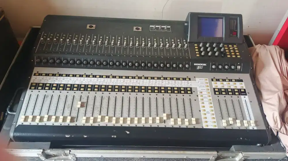 Mixer Mackie tt24