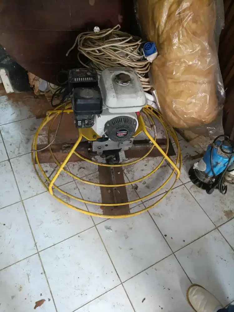 Tigon Power Trowel dengan motor Honda GP160 bekas pakai