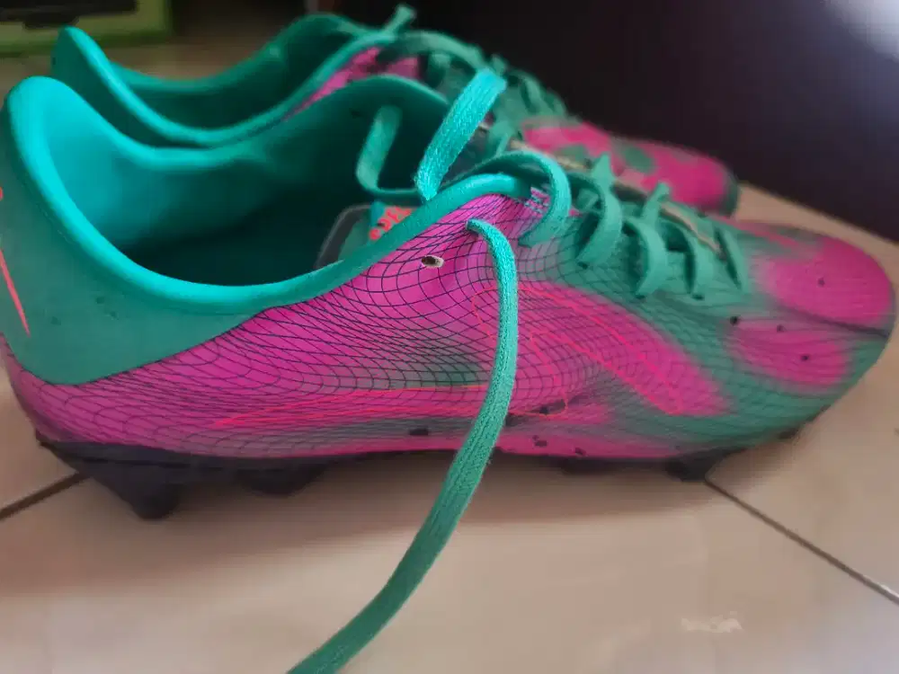 Sepatu bola specs ori