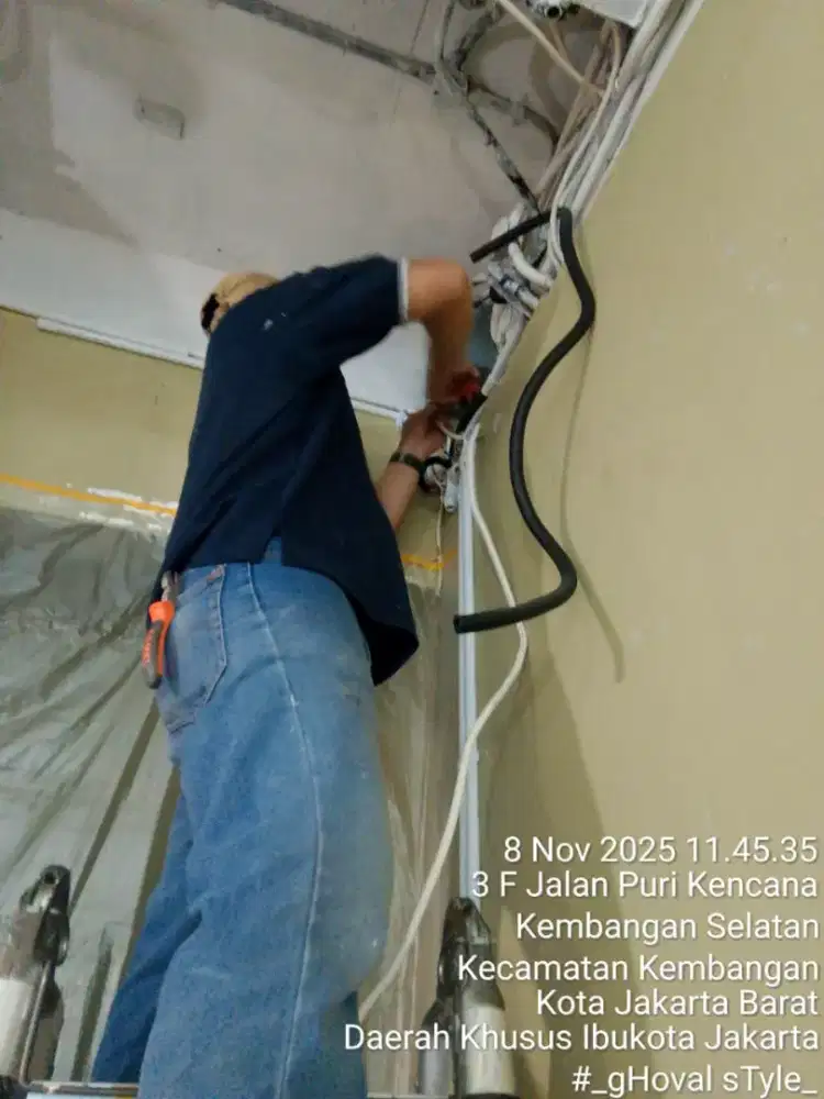 Tukang.  Listrik