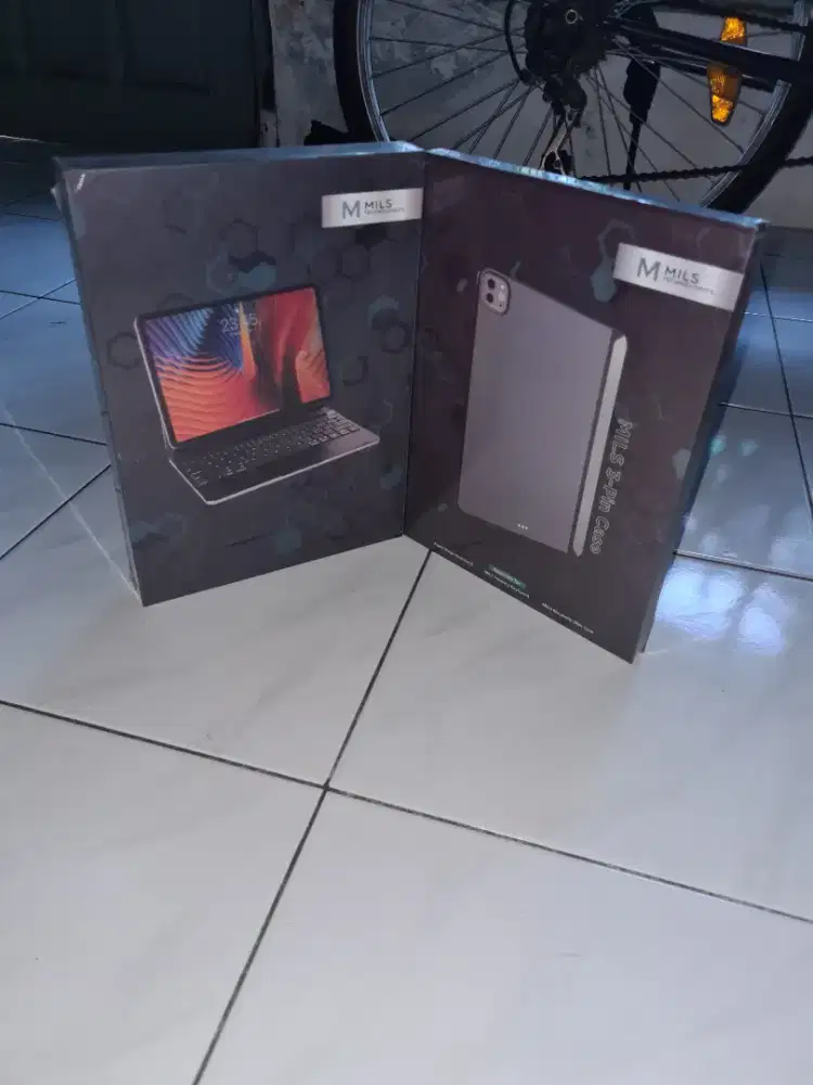 MILS 360 Floating Magic Keyboard & MILS 3Pin Back Cover