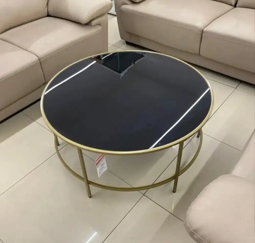 Meja Tamu Bulat Megan