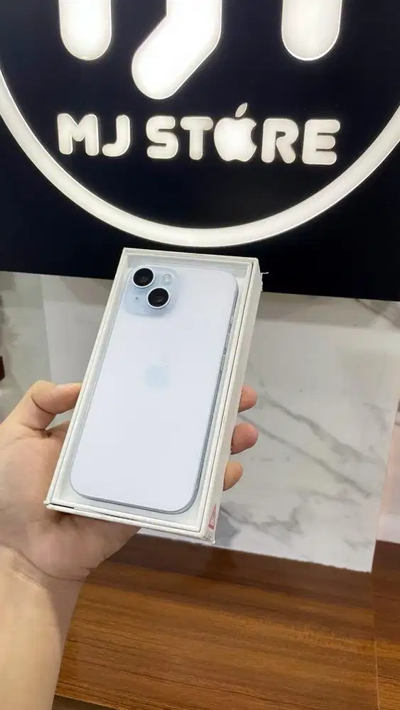 iPhone 15 128 gb ex iBox bh 100% 2 bulan pakai garansi Februari 2027