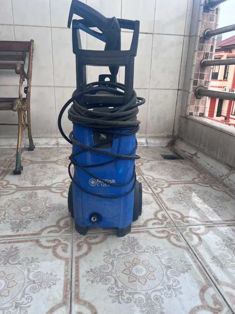 Alat pencuci mobil atau motor merk Nilfisk C 120.7