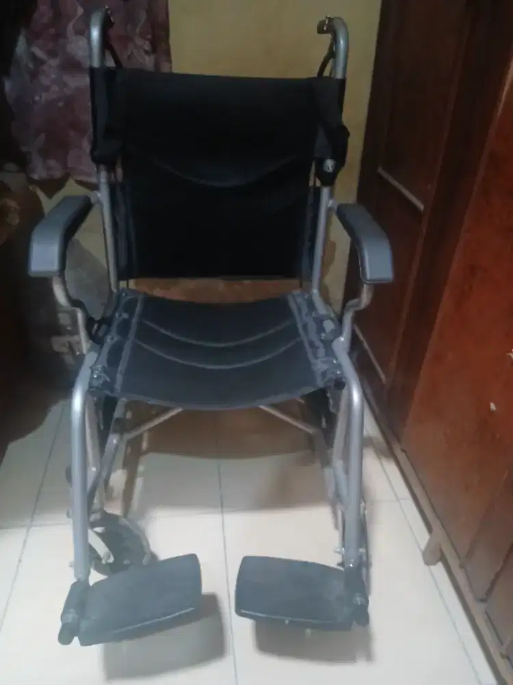 KURSI RODA JUAL CEPAT