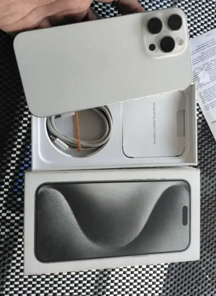 Iphone 15 promax white titanium ibox