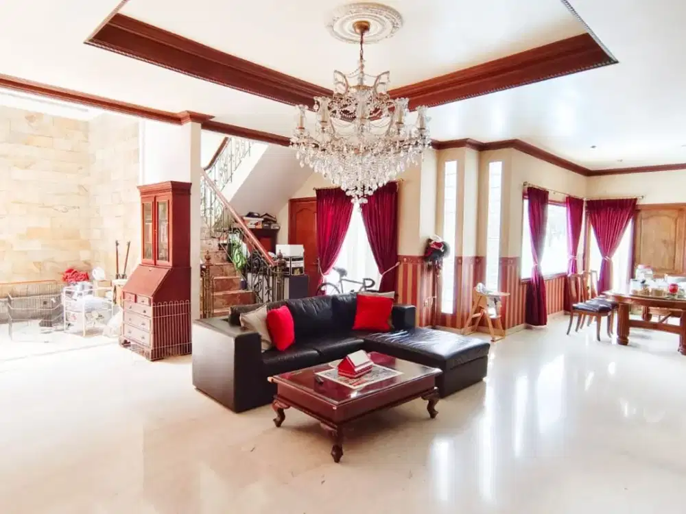 Dijual rumah strategis ada swimming pool dekat bxc mall di sektor 9 bintaro LR-7694