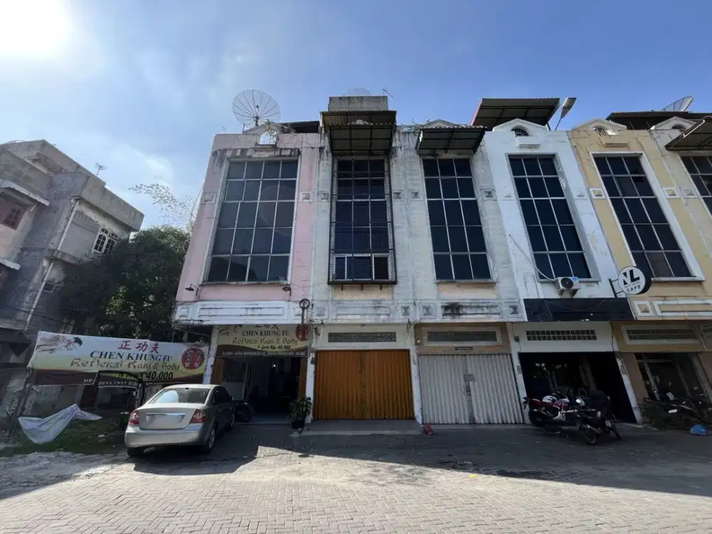 Ruko di Komplek Asia Mega Mas ( Depan Taman )