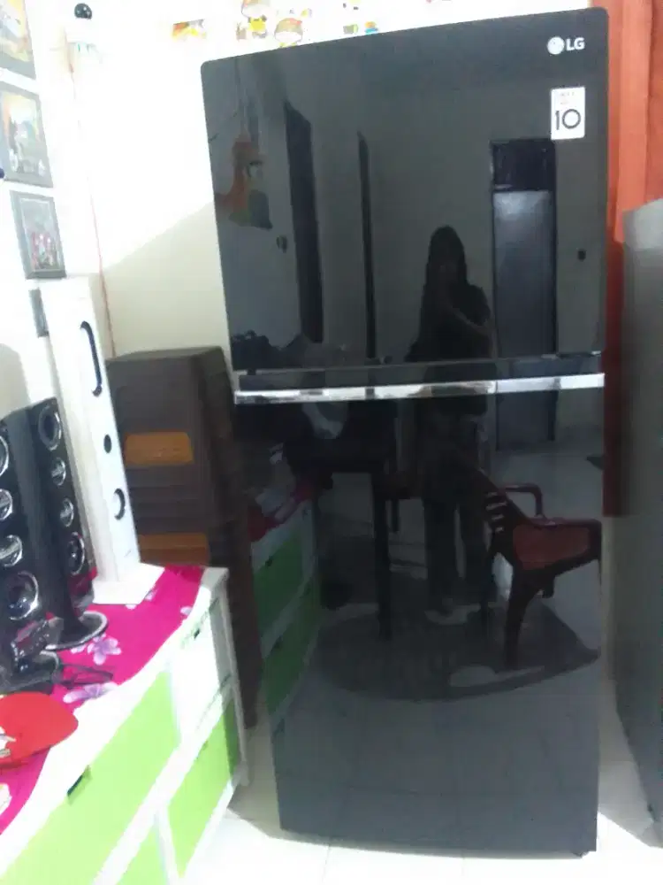 Kulkas 2 pintu LG besar