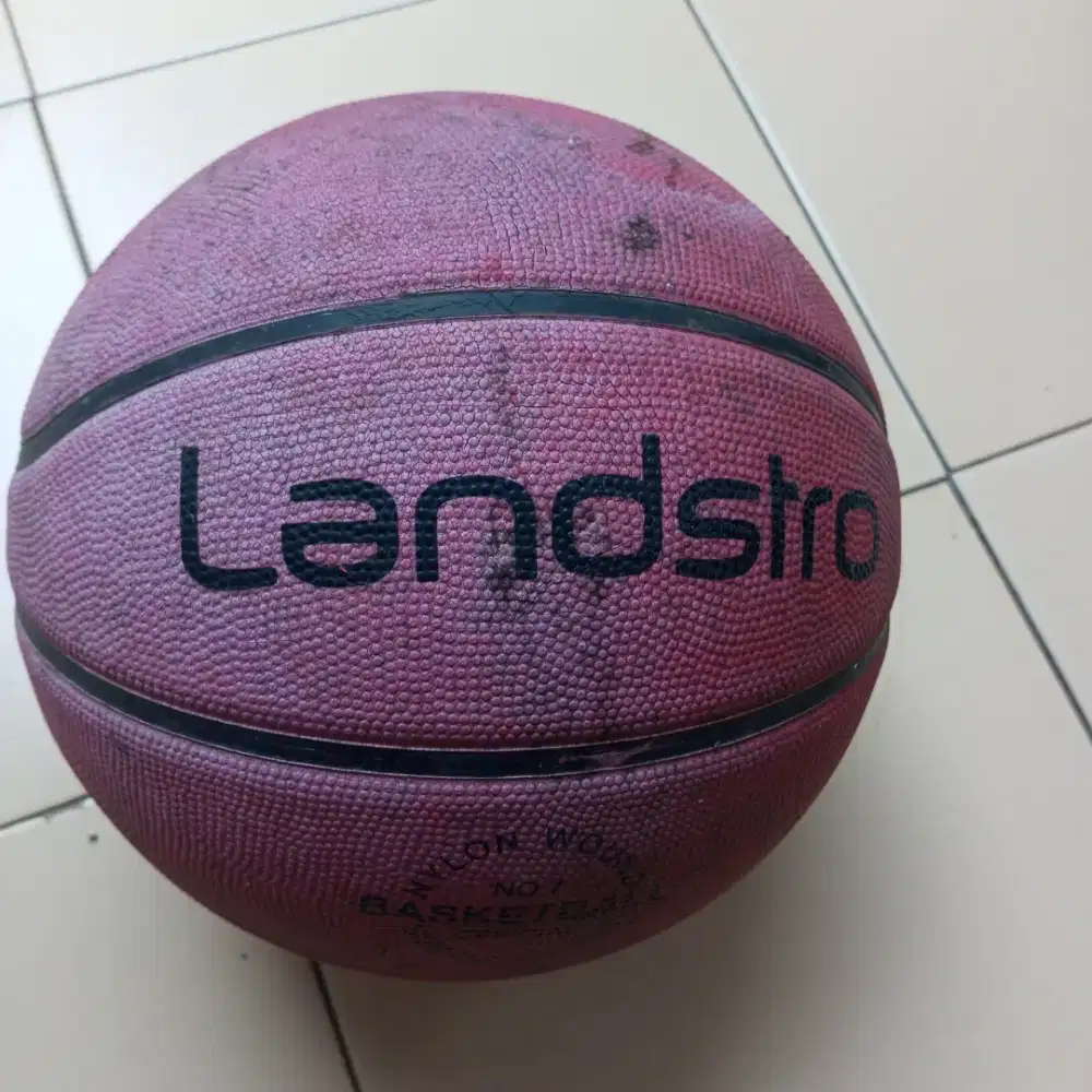 Bola basket merek Landstro