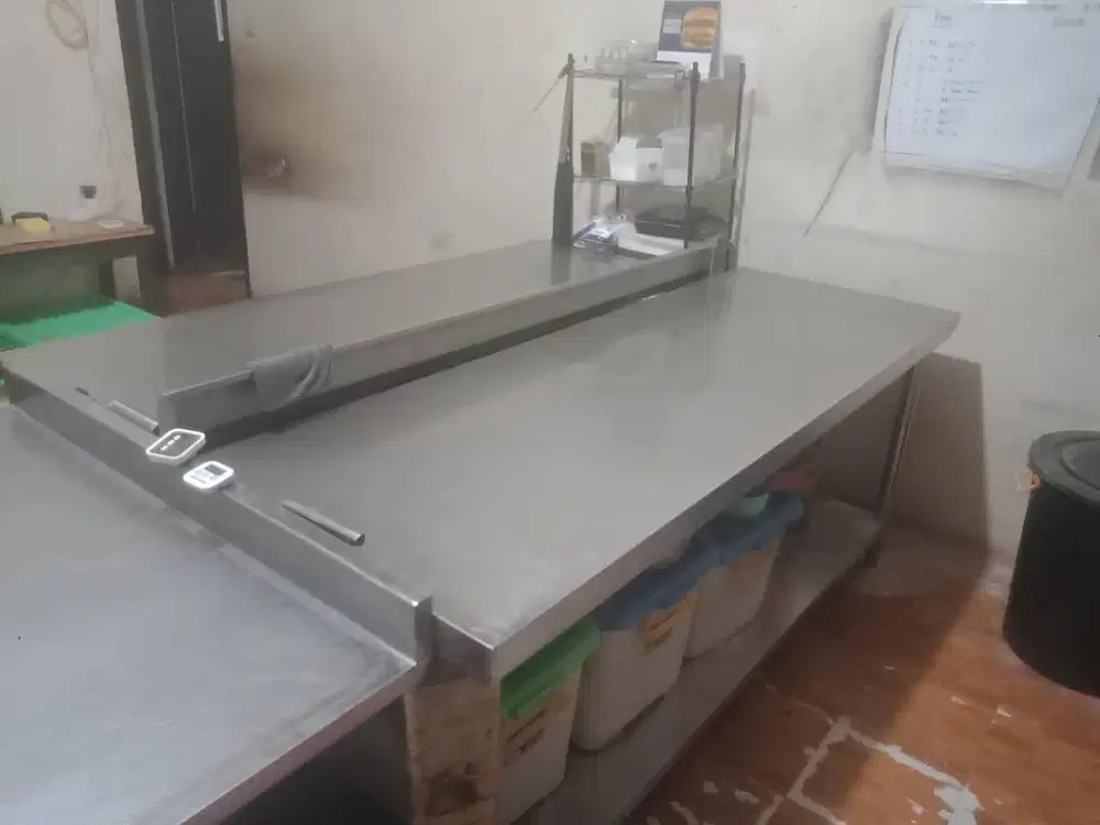 Jual Murah Meja Kitchen Stainless/Kayu Bekas Restaurant Rp. 500.000 !
