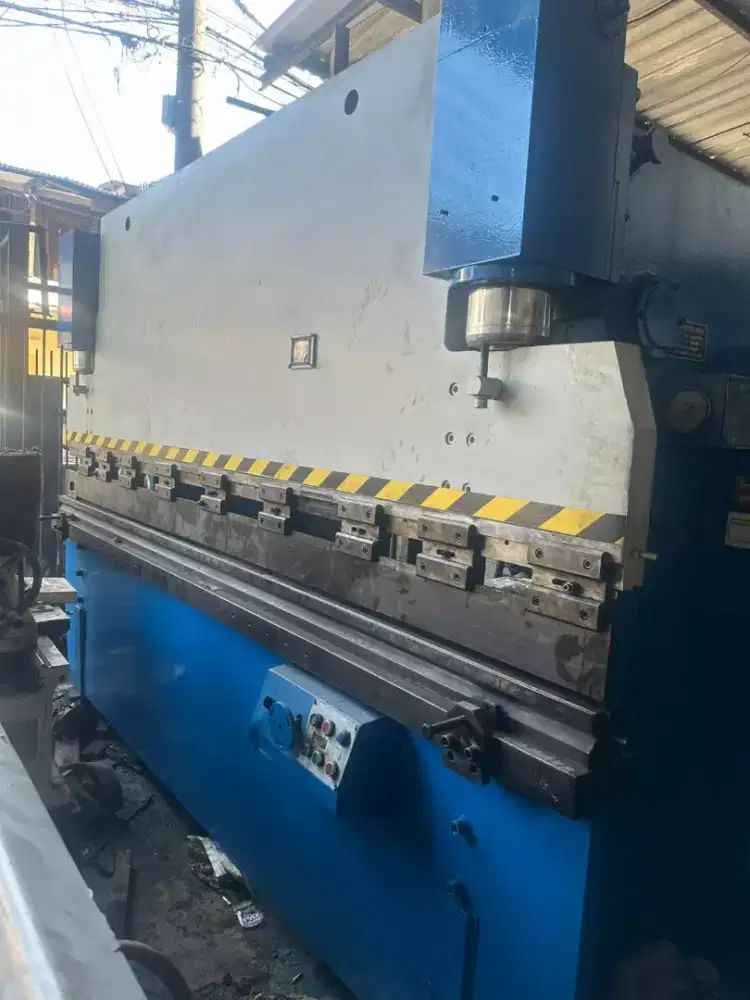 Mesin Bending 100Ton x 3200