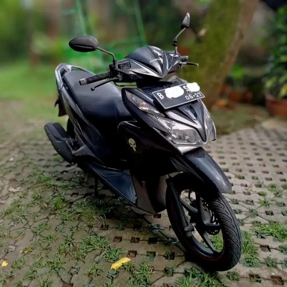 HONDA VARIO 125 KZR 2012 HITAM