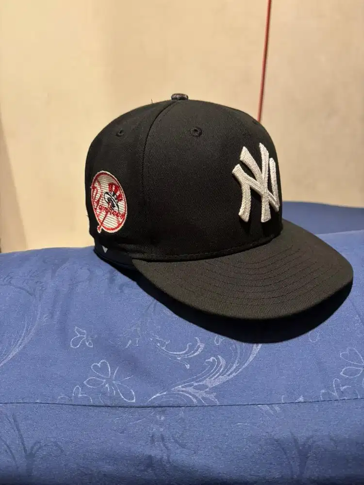 NEW ERA X ALPHA INDUSTRIES NY YANKEES BLACK 9FIFTY SNAPBACK