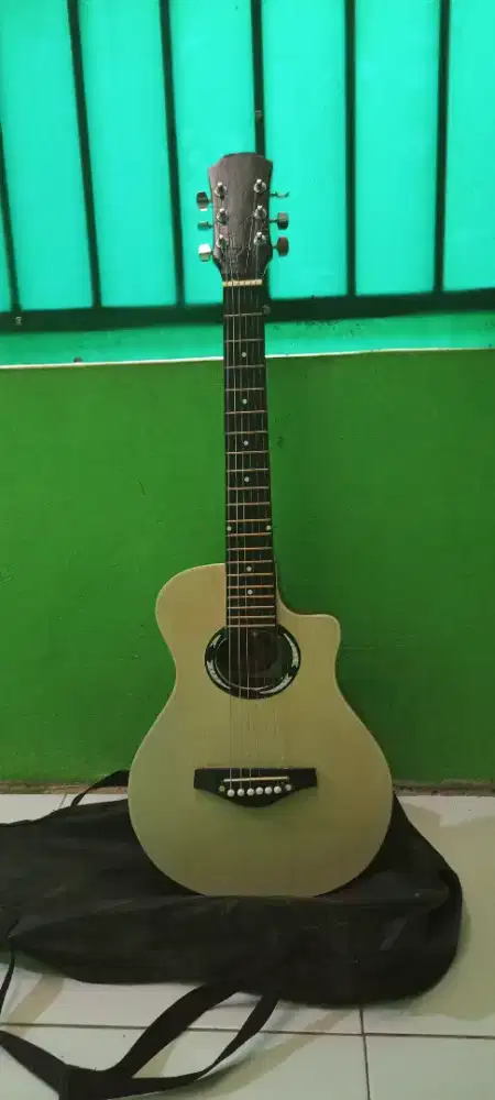 Gitar biasa ukuran tanggung senar 6