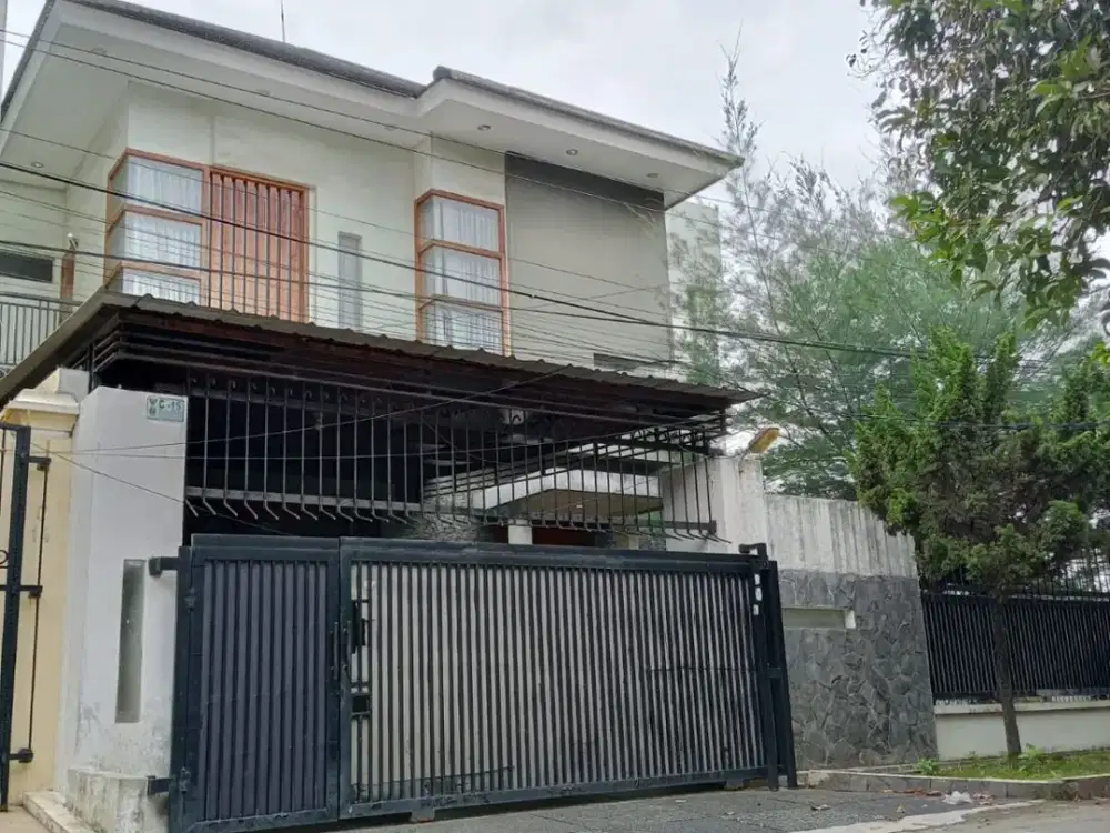Dijual Rumah 2 Lantai Furnish Mewah Selangkah Stadion Patriot  Kota Bekasi