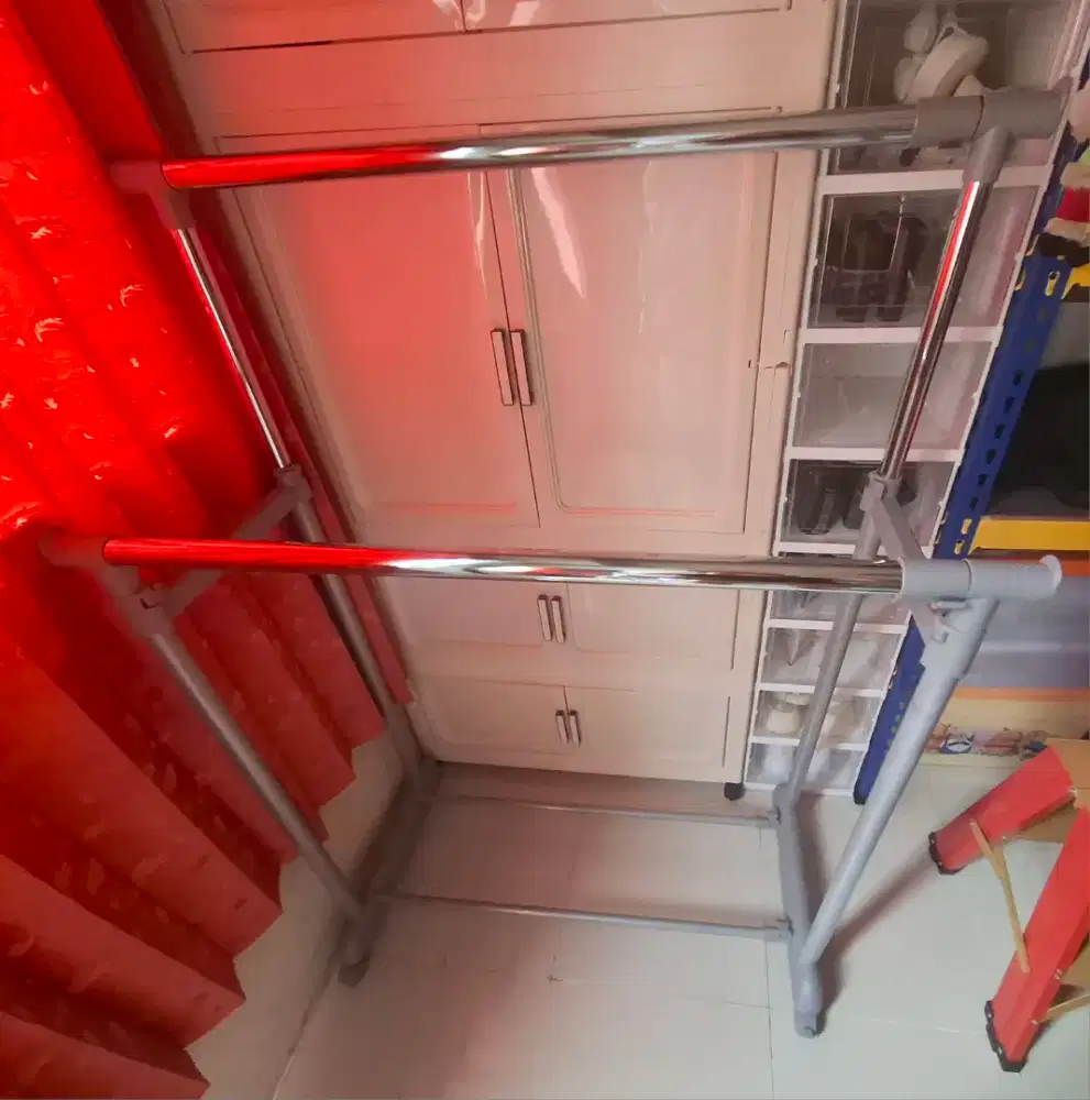 Rak Gantungan Baju roda besi