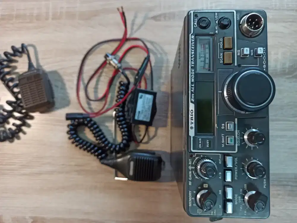 Radio Komunikasi Vintage Trio TR-9000G