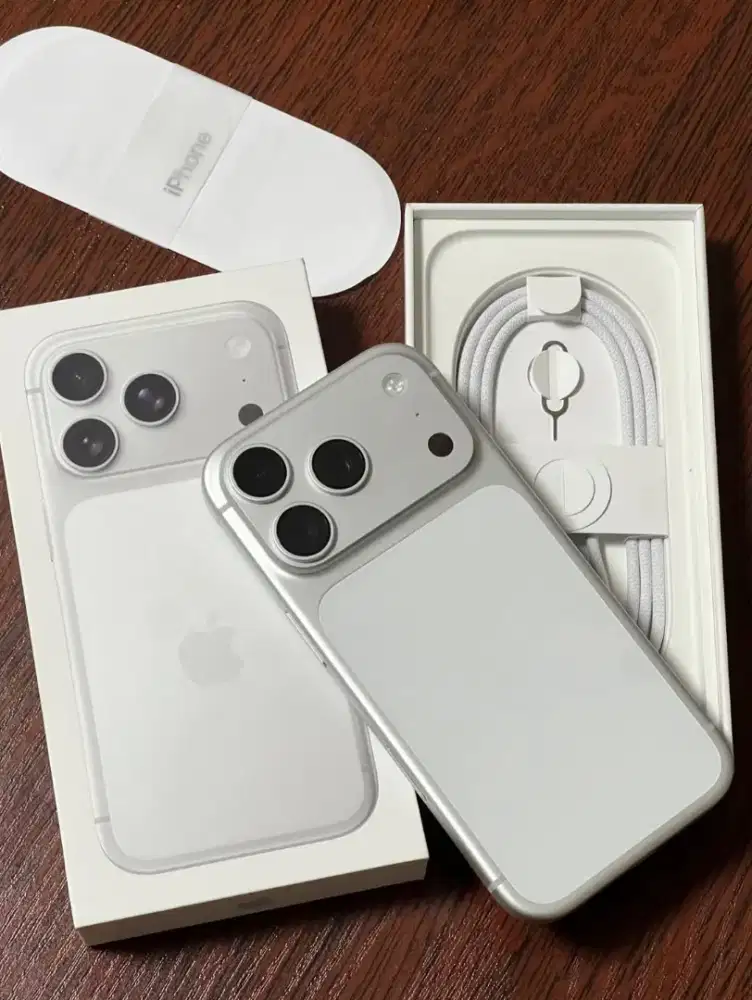 iPhone 17 pro silver garansi resmi bisa cicilan 0% Tanpa DP