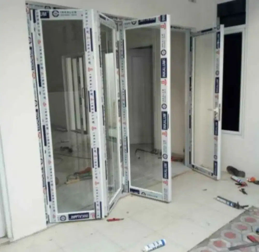 Pintu lipat aluminium