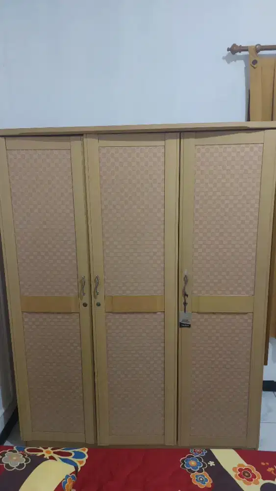 Dijual lemari 3 pintu