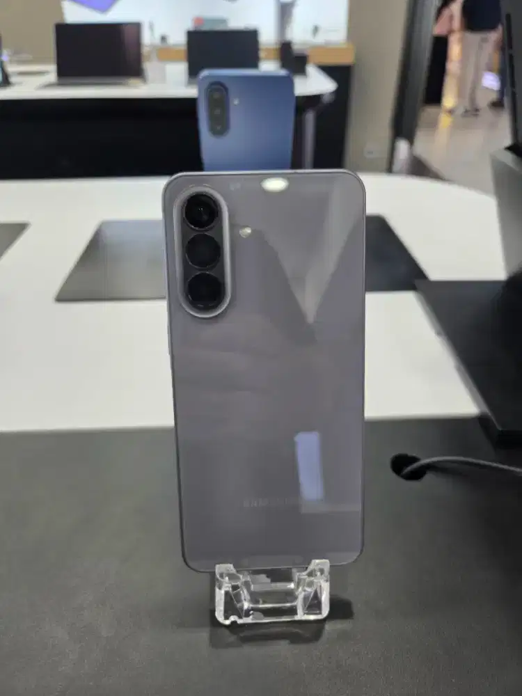 Samsung A57 8/256 free buds core