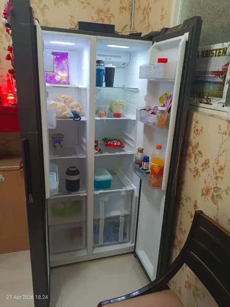 Kulkas 2 pintu panjang