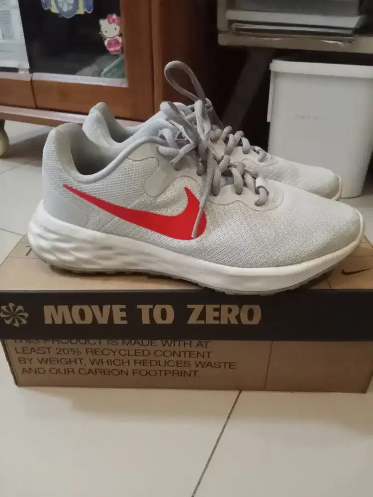 Sepatu merek Nike Revolution 6 Next [Original]